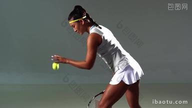 青年女<strong>运动员</strong>打网球